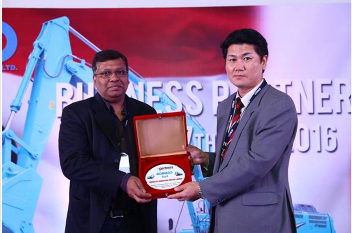 Novoflex receiving Memento for being A+ supplier for 3 years in a row from KOBELCO at Chennai in 2016
